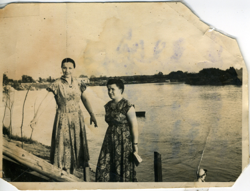 1955   1956. Спуск к берегу Днестра в центре Тирасполя